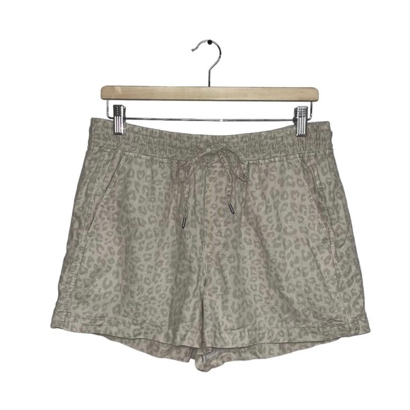 GAP Khakis Shorts Size Medium Tan Cream Leopard Print Linen Cotton Blend Flowy - Picture 1 of 12
